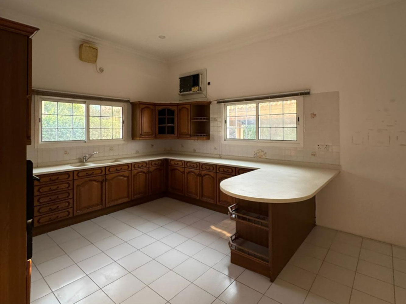 صورة فيلا للإيجار في الجنبية #6595 3