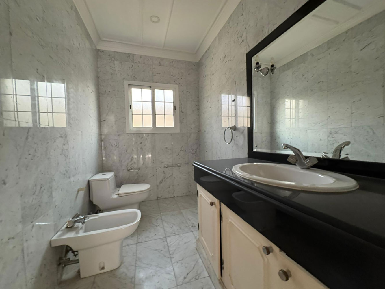 صورة فيلا للإيجار في الجنبية #6595 2