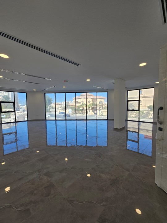 صورة مكتب للإيجار في بو عشيرة #7443 0