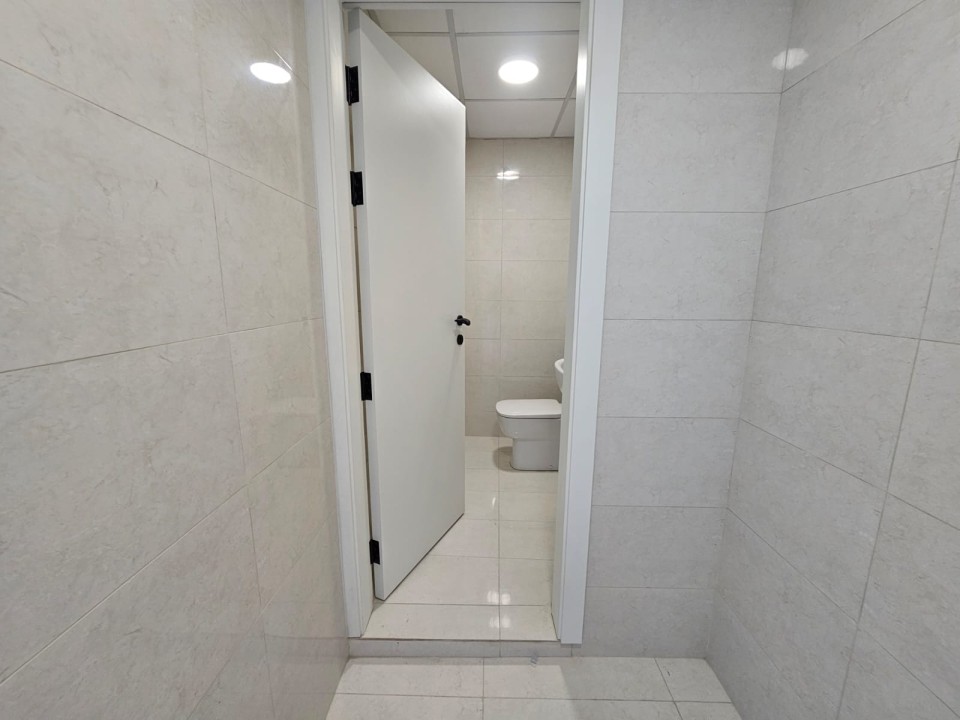 صورة مكتب للإيجار في بو عشيرة #7443 2