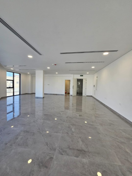 صورة مكتب للإيجار في بو عشيرة #7443 5