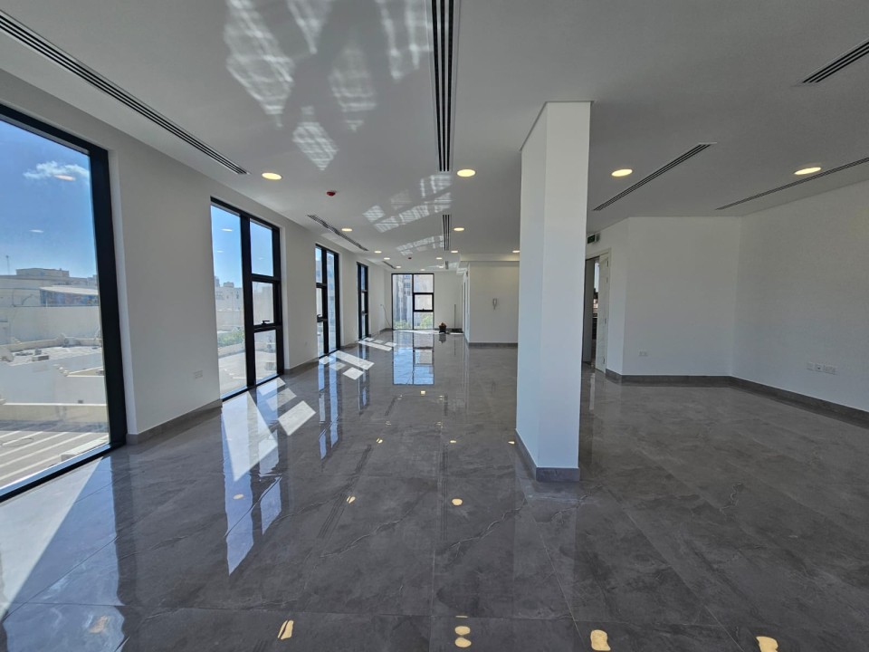 صورة مكتب للإيجار في بو عشيرة #7480 2