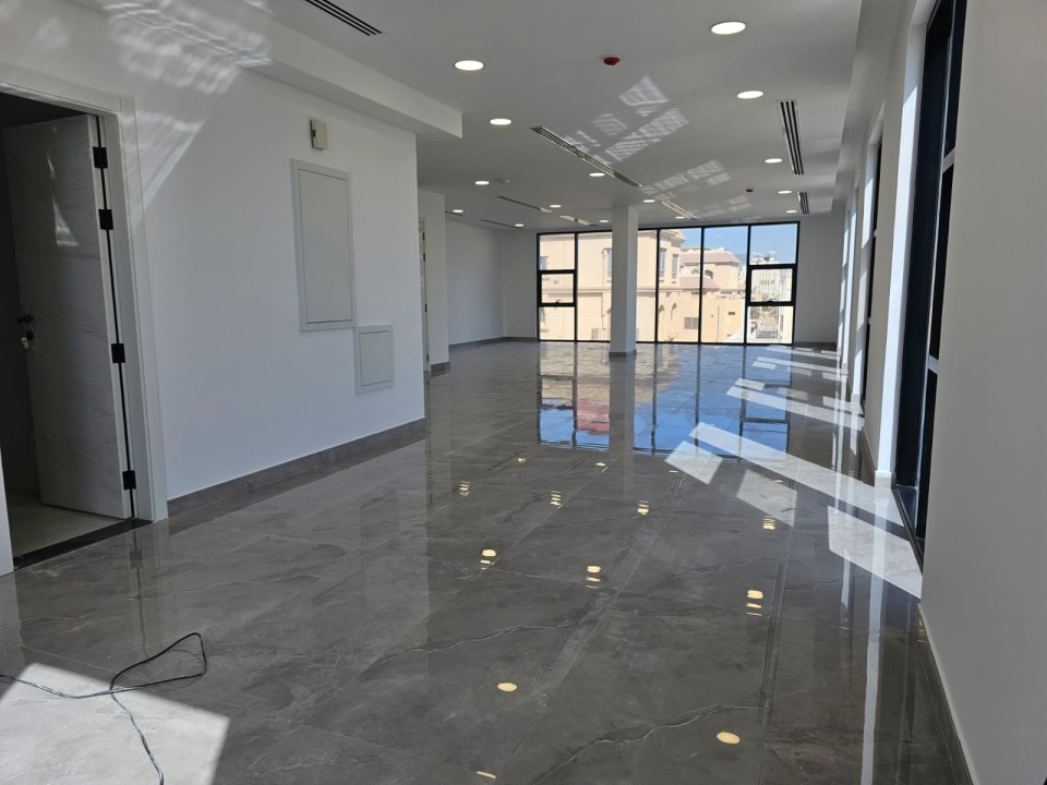 صورة مكتب للإيجار في بو عشيرة #7480 5