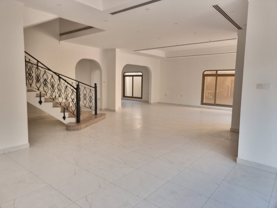 صورة فيلا للإيجار في سار #7743 2