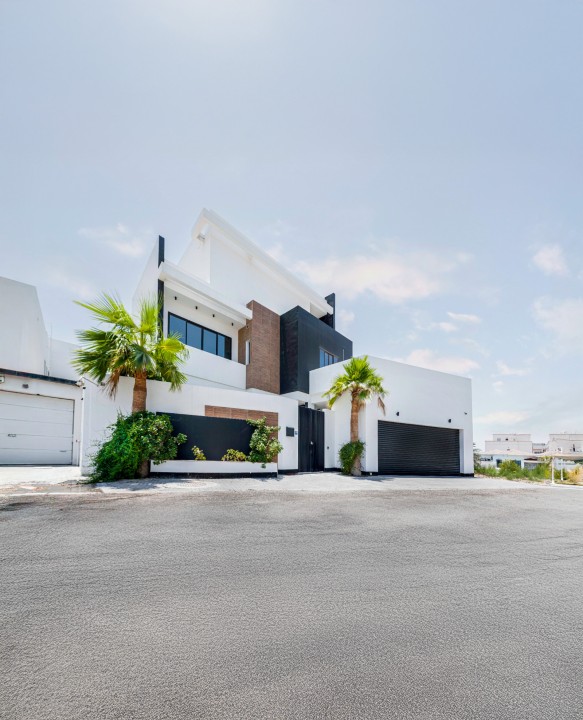 صورة فيلا للبيع في الجنبية #9456 1