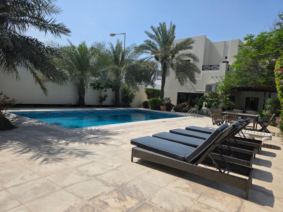 صورة فيلا للبيع في سار #9458 1