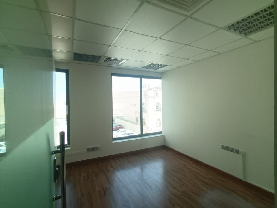 صورة مكتب للإيجار في ضاحية السيف #9779 3