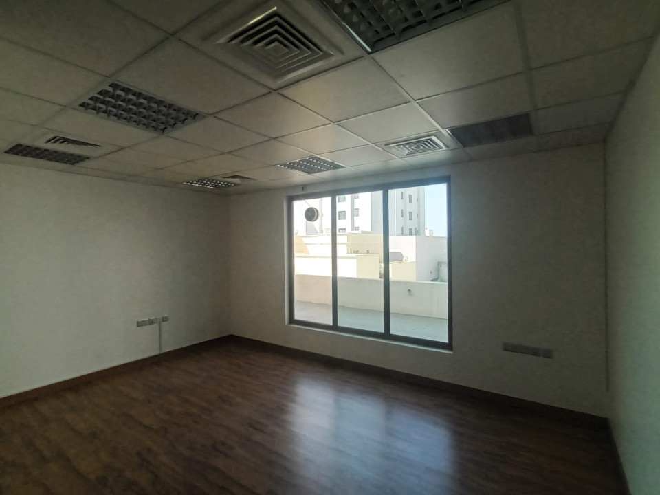 صورة مكتب للإيجار في ضاحية السيف #9779 4