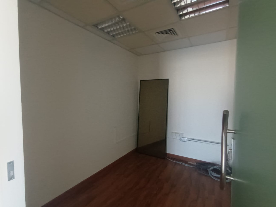 صورة مكتب للإيجار في ضاحية السيف #9779 5