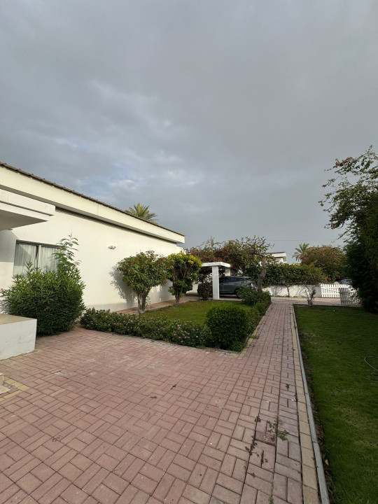 صورة فيلا للإيجار في سار #9942 0