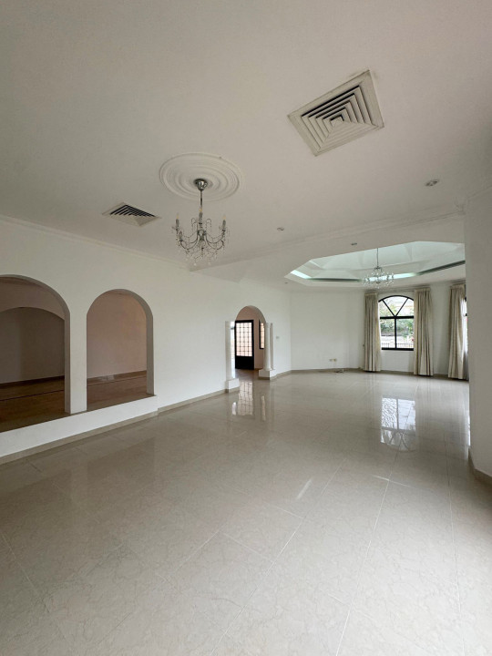 صورة فيلا للإيجار في سار #9945 2