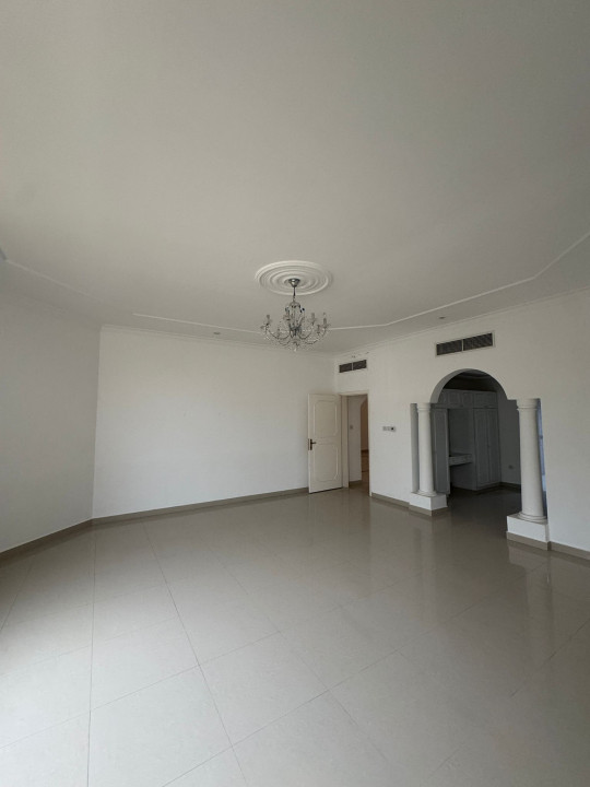 صورة فيلا للإيجار في سار #9945 9