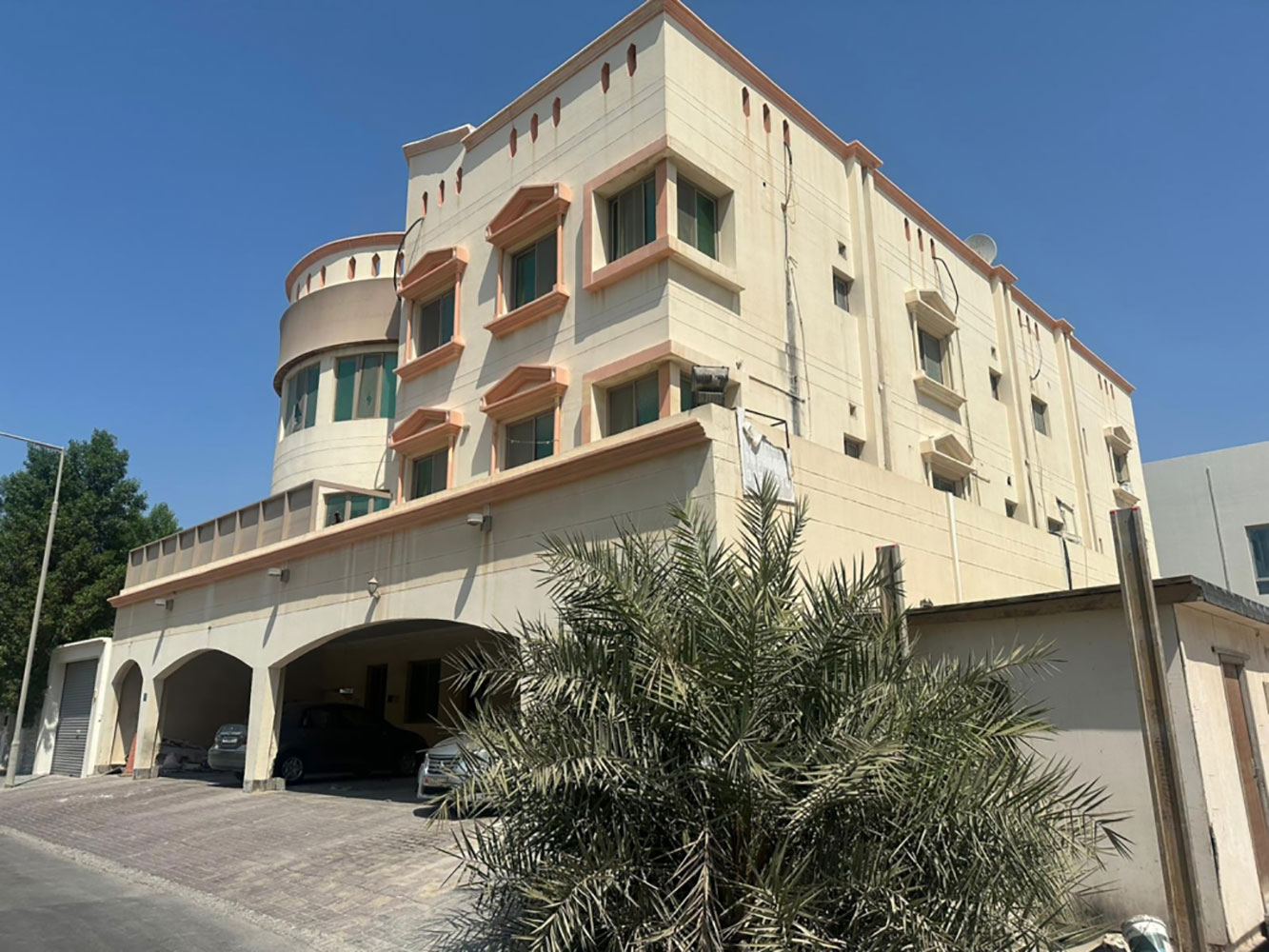 صورة مبنى للبيع في البسيتين #1072 0