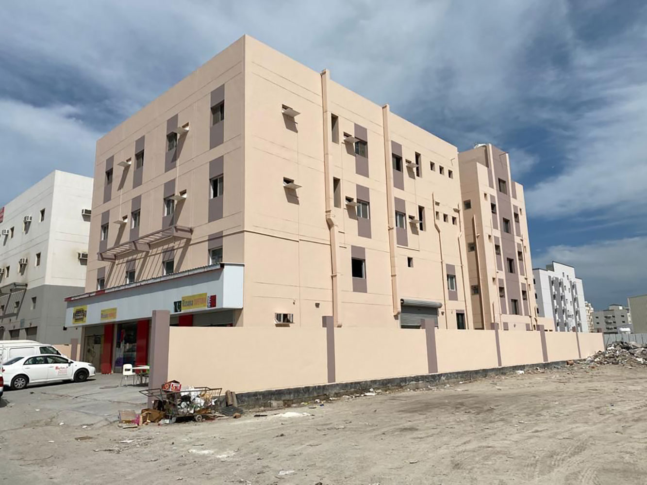 صورة مبنى للبيع في عسكر #1085 0