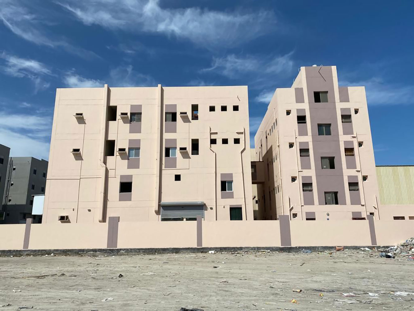 صورة مبنى للبيع في عسكر #1085 2