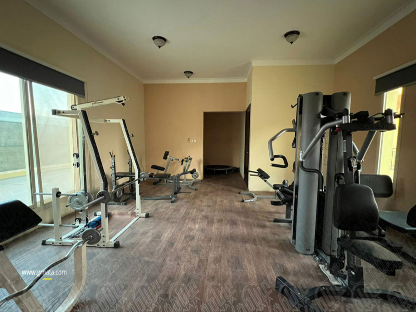 صورة مبنى للبيع في الجنبية #1260 1