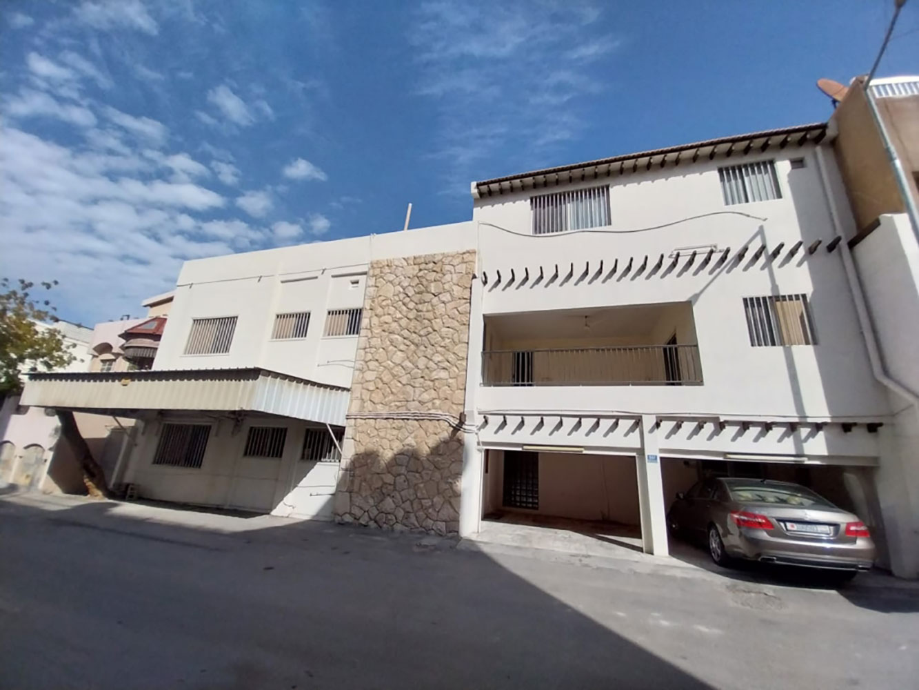 صورة مبنى للبيع في الماحوز #131 0