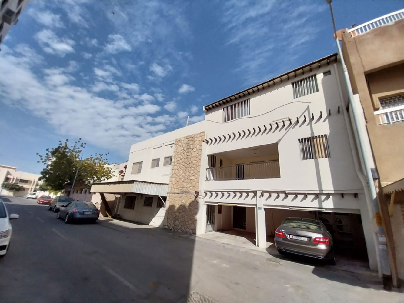 صورة مبنى للبيع في الماحوز #131 1