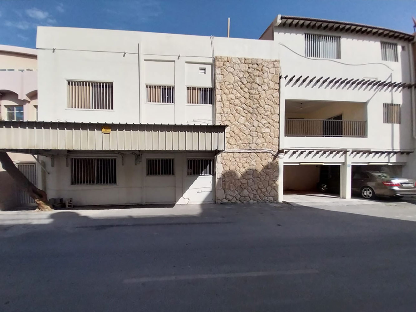 صورة مبنى للبيع في الماحوز #131 2