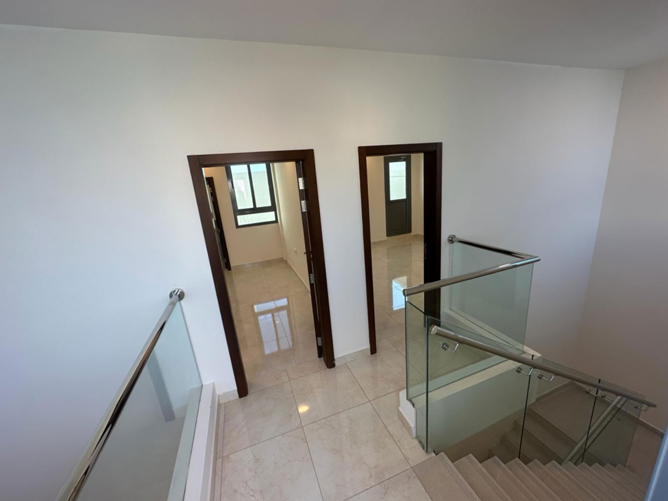 صورة فيلا للبيع في سار #1546 1