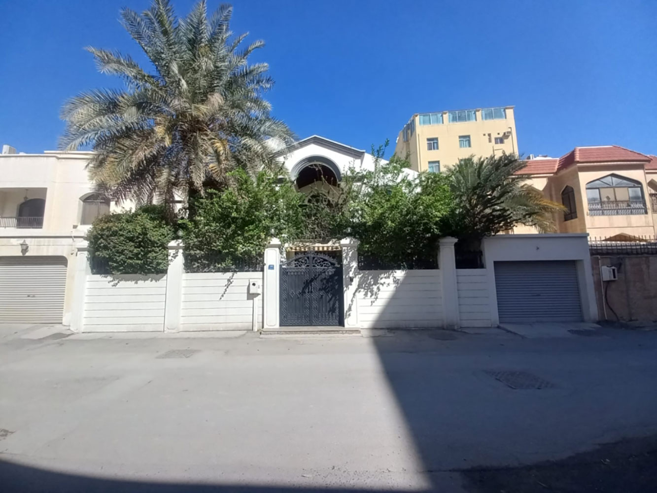 صورة فيلا للبيع في ام الحصم #1562 0