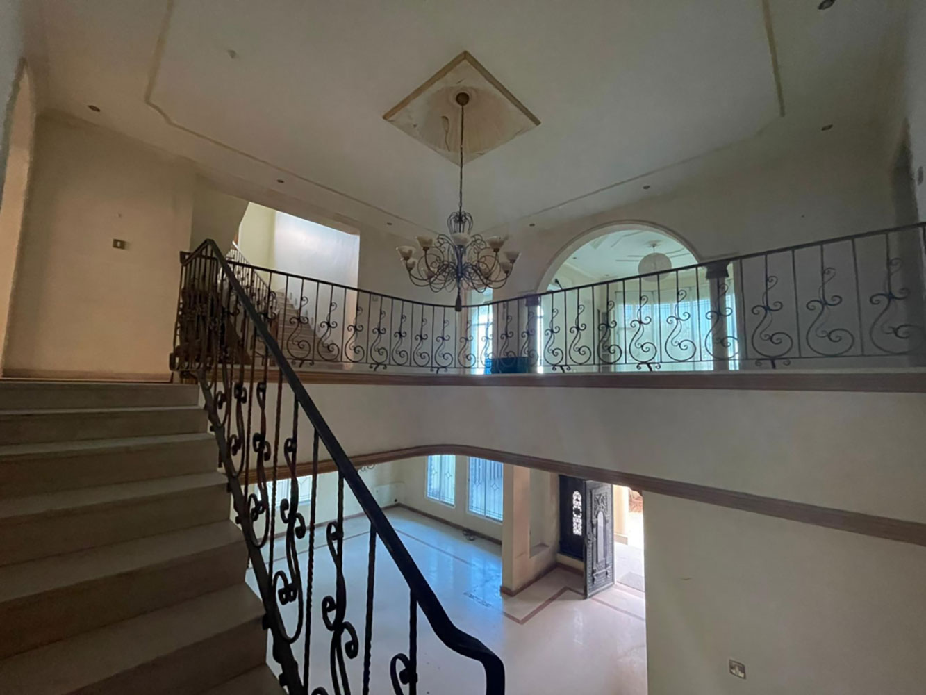 صورة فيلا للبيع في الزنج #1692 5