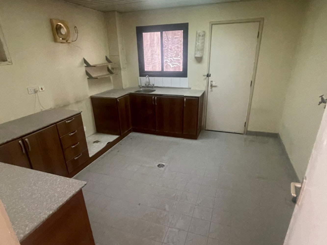 صورة فيلا للبيع في البسيتين #1747 7