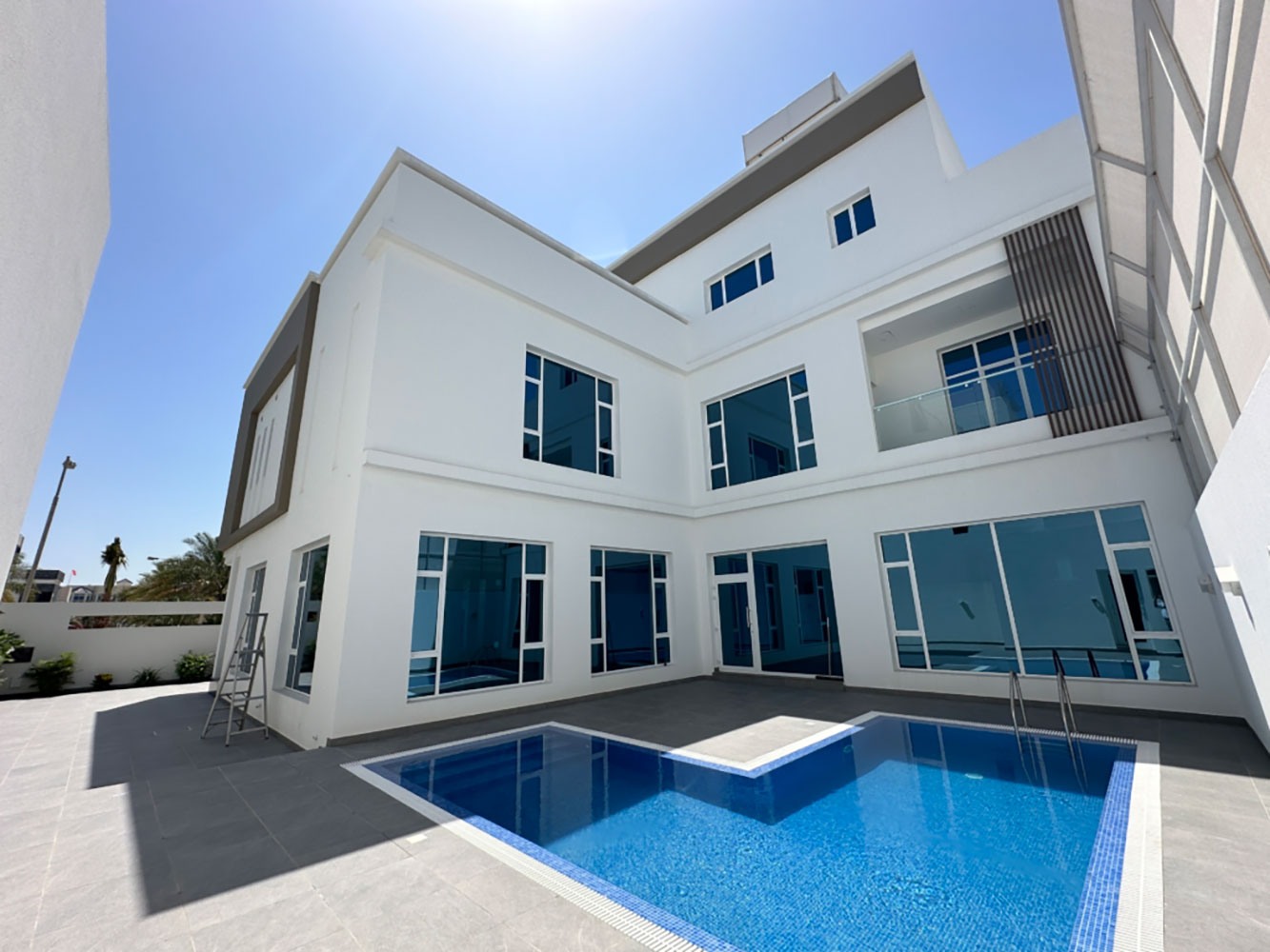 صورة فيلا للبيع في سار #1841 0