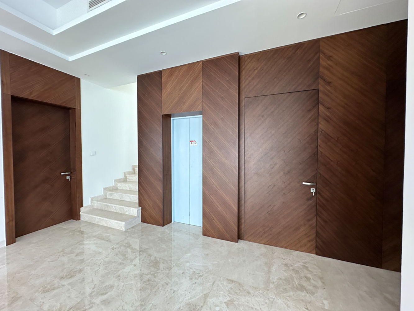 صورة فيلا للبيع في سار #1841 2