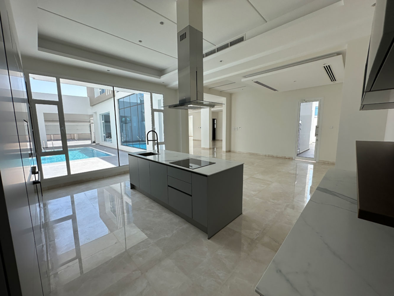 صورة فيلا للبيع في سار #1842 1