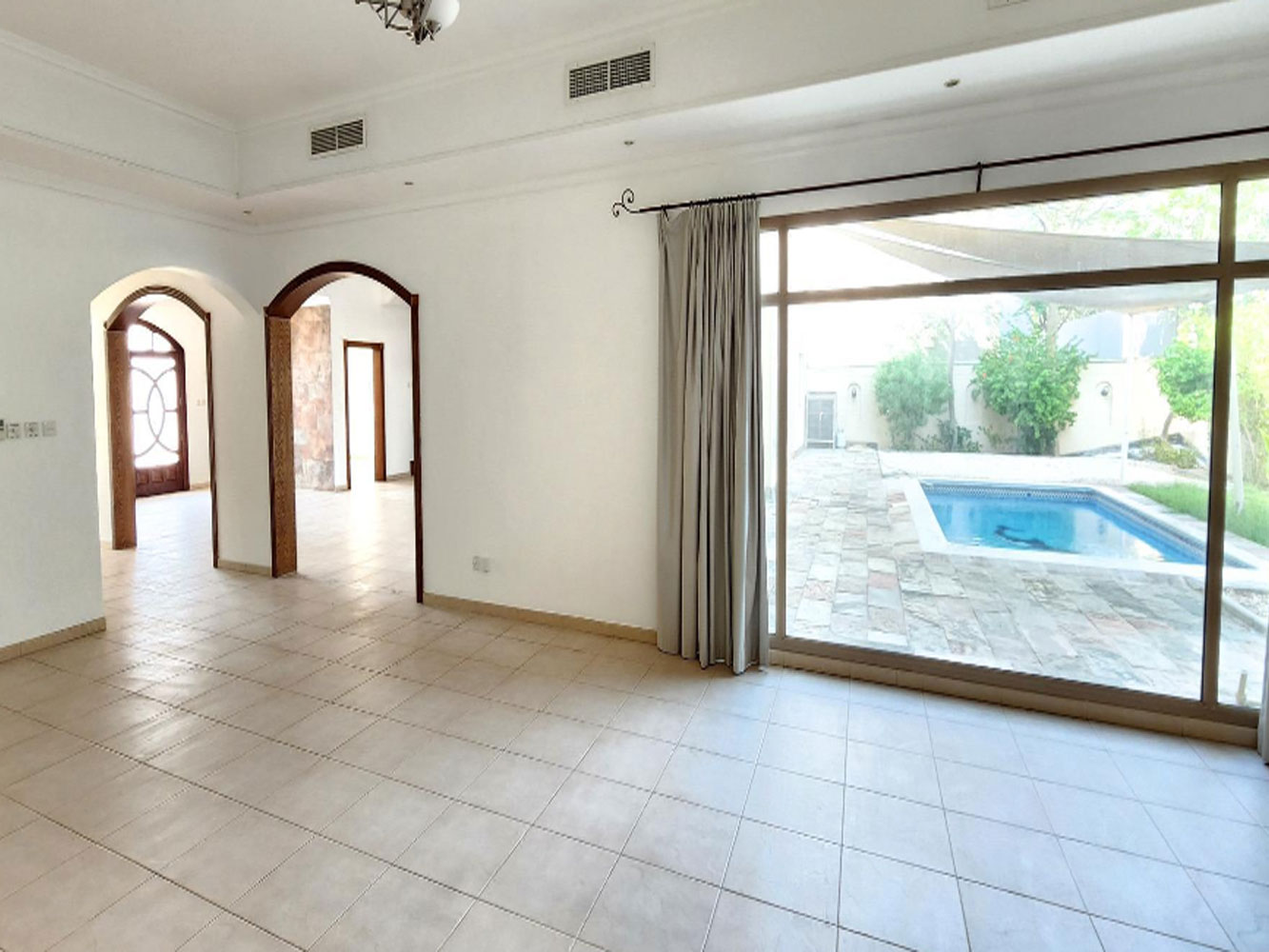 صورة فيلا للبيع في سار #210 5