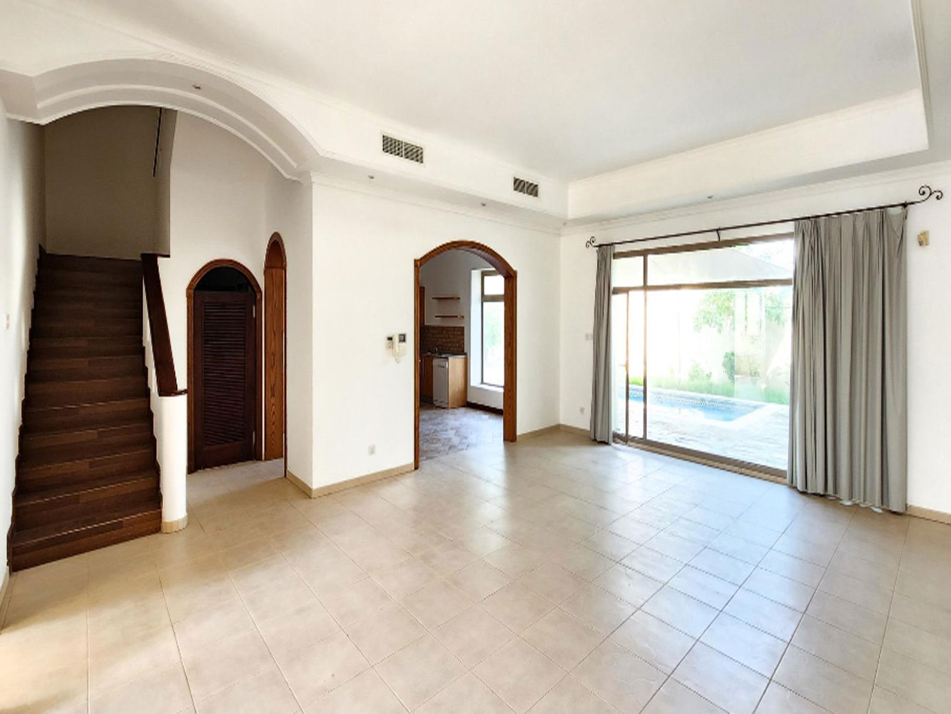 صورة فيلا للبيع في سار #210 6