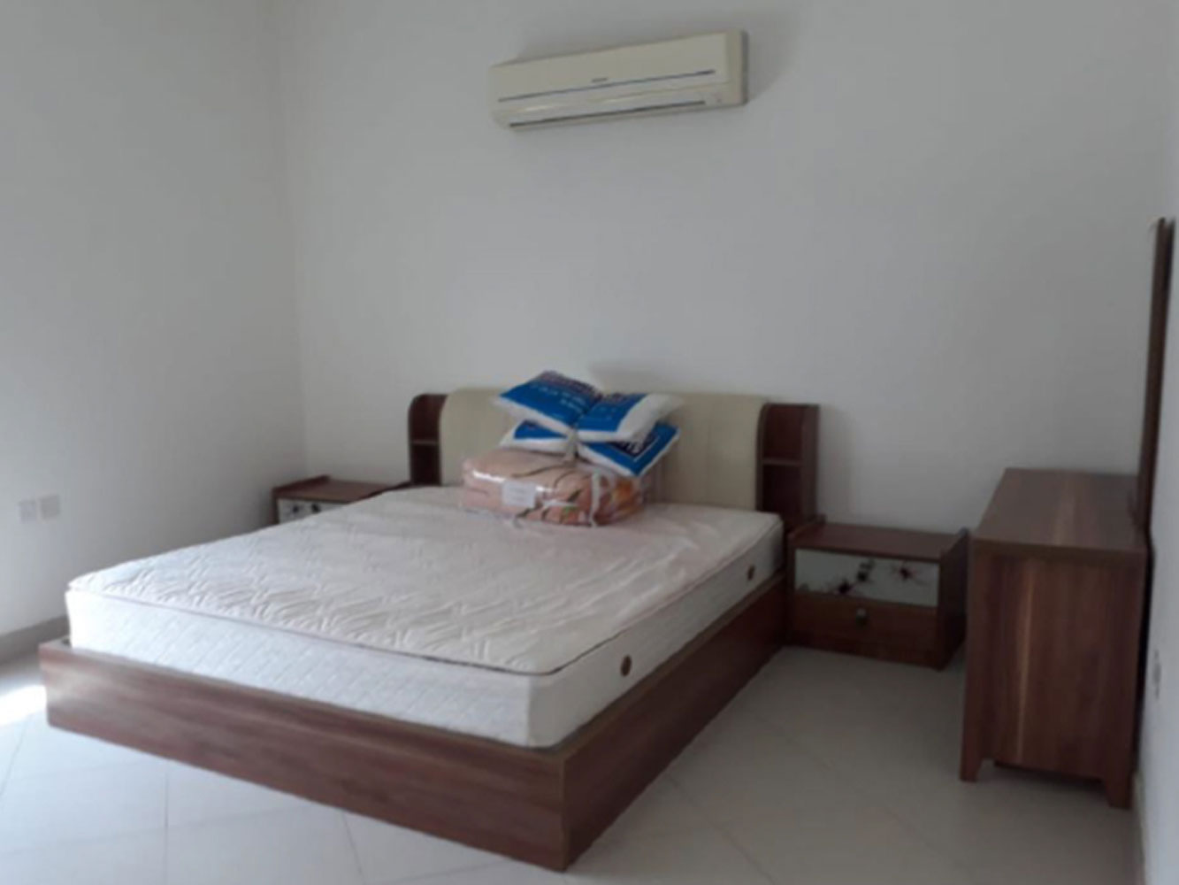 صورة مبنى للبيع في الجنبية #2106 3