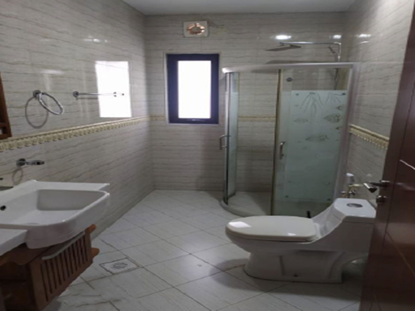 صورة مبنى للبيع في الجنبية #2106 5