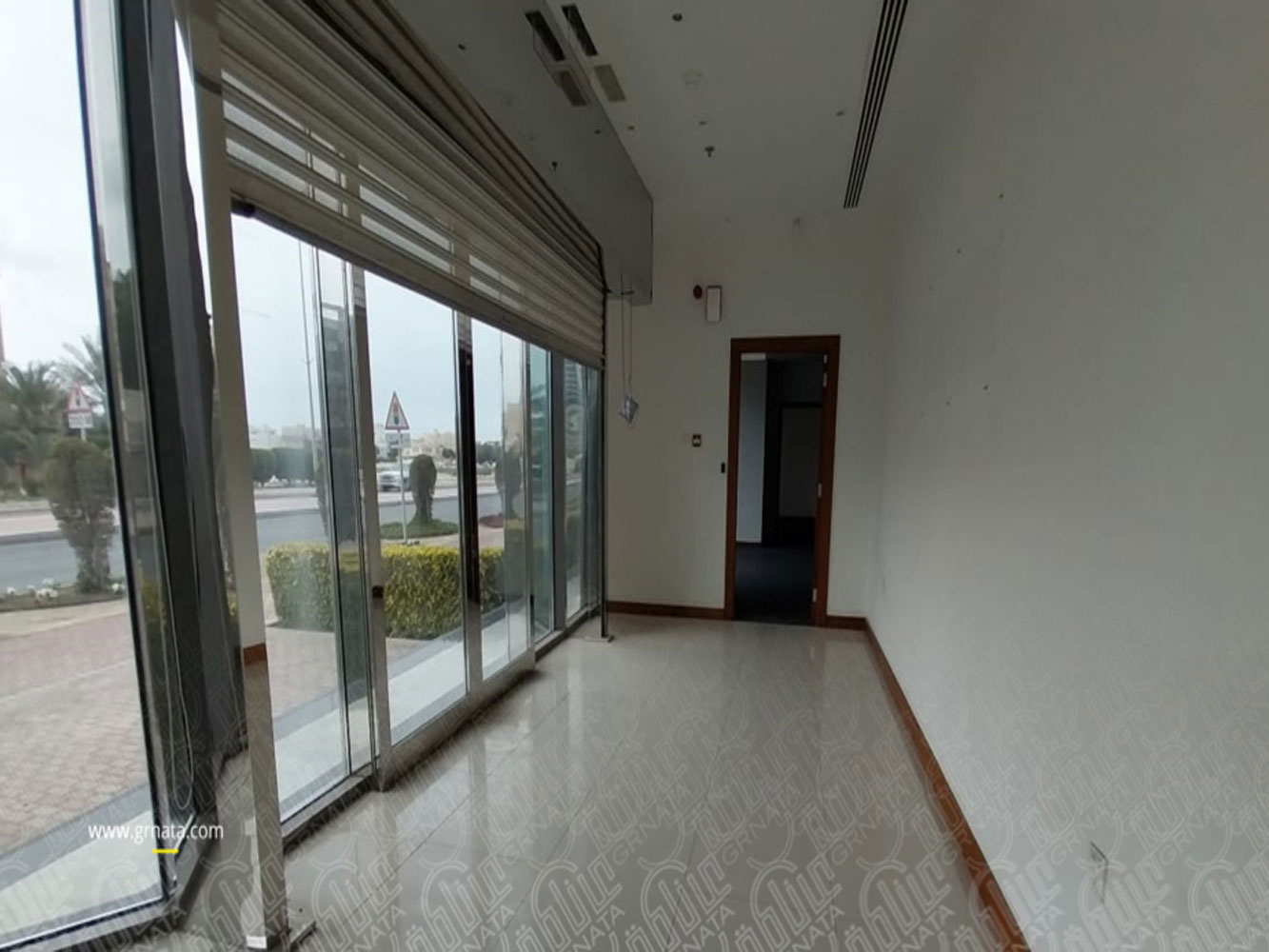 صورة محل للإيجار في ضاحية السيف #273 4