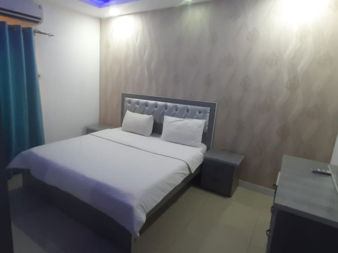 صورة مبنى للبيع في الحورة #304 0