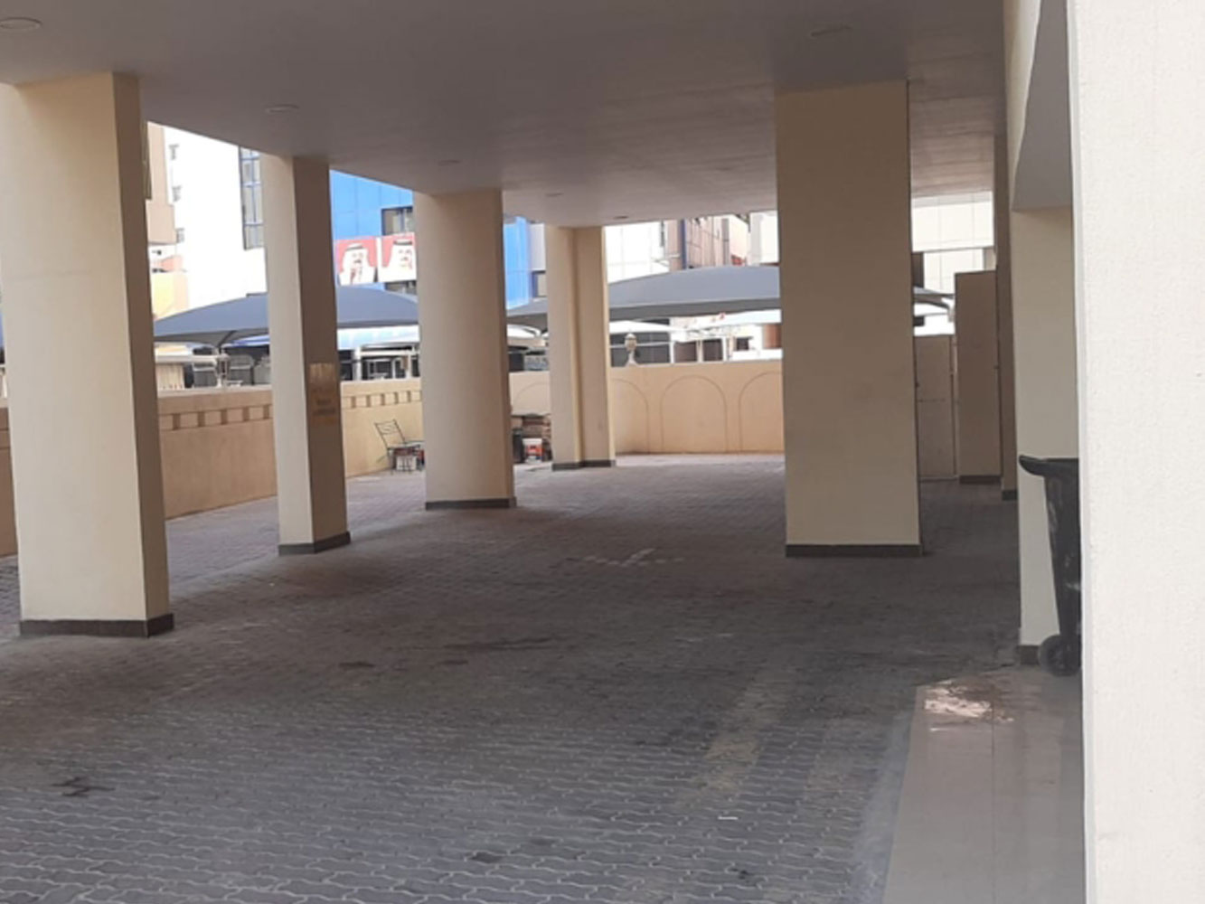 صورة مبنى للبيع في الحورة #304 2