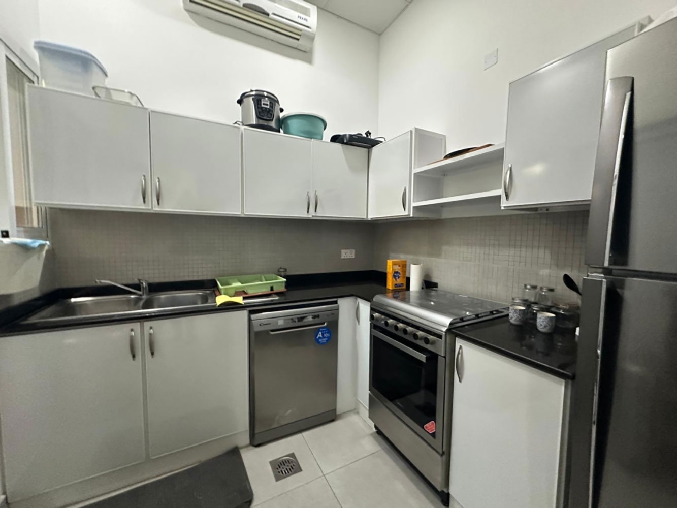 صورة فيلا للبيع في الجنبية #3180 1