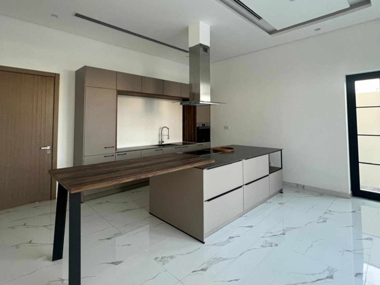 صورة فيلا للبيع في الجنبية #3218 5