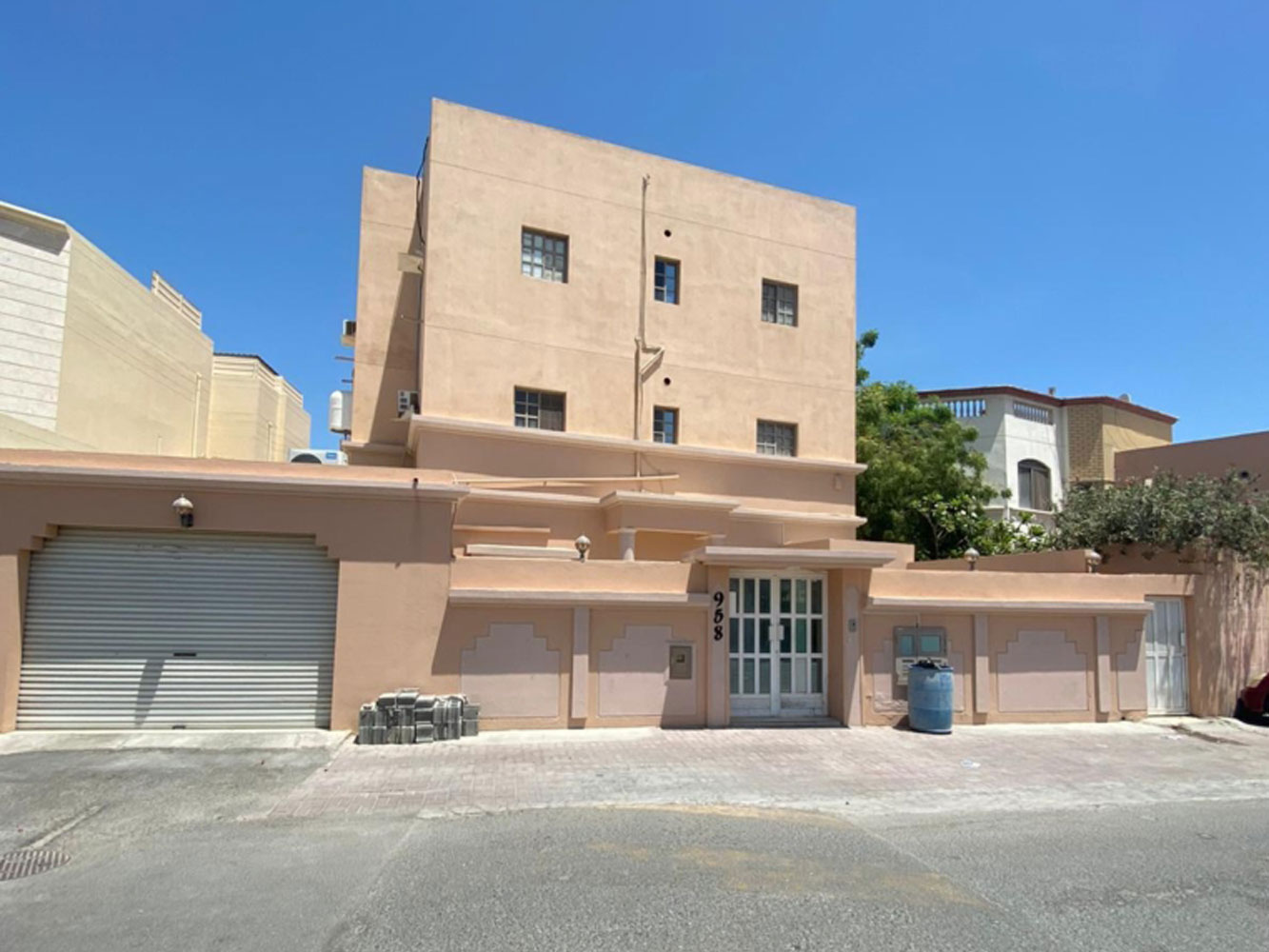 صورة فيلا للبيع في سار #340 1