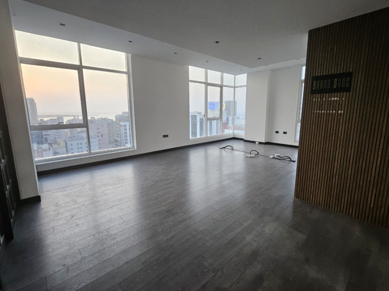 صورة مكتب للبيع في ضاحية السيف #3408 1