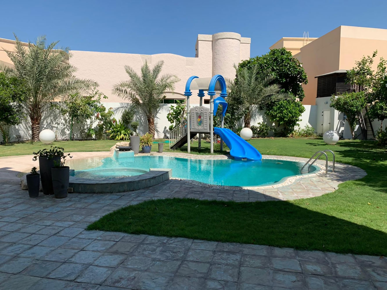 صورة فيلا للبيع في مقابة #344 2