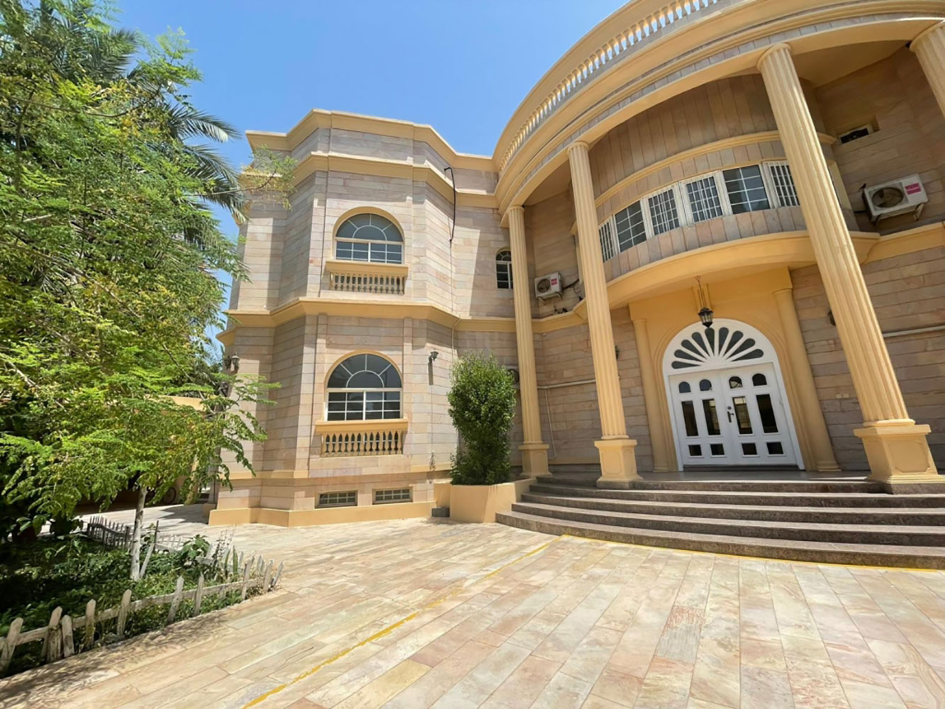 صورة فيلا للإيجار في ام الحصم #357 8