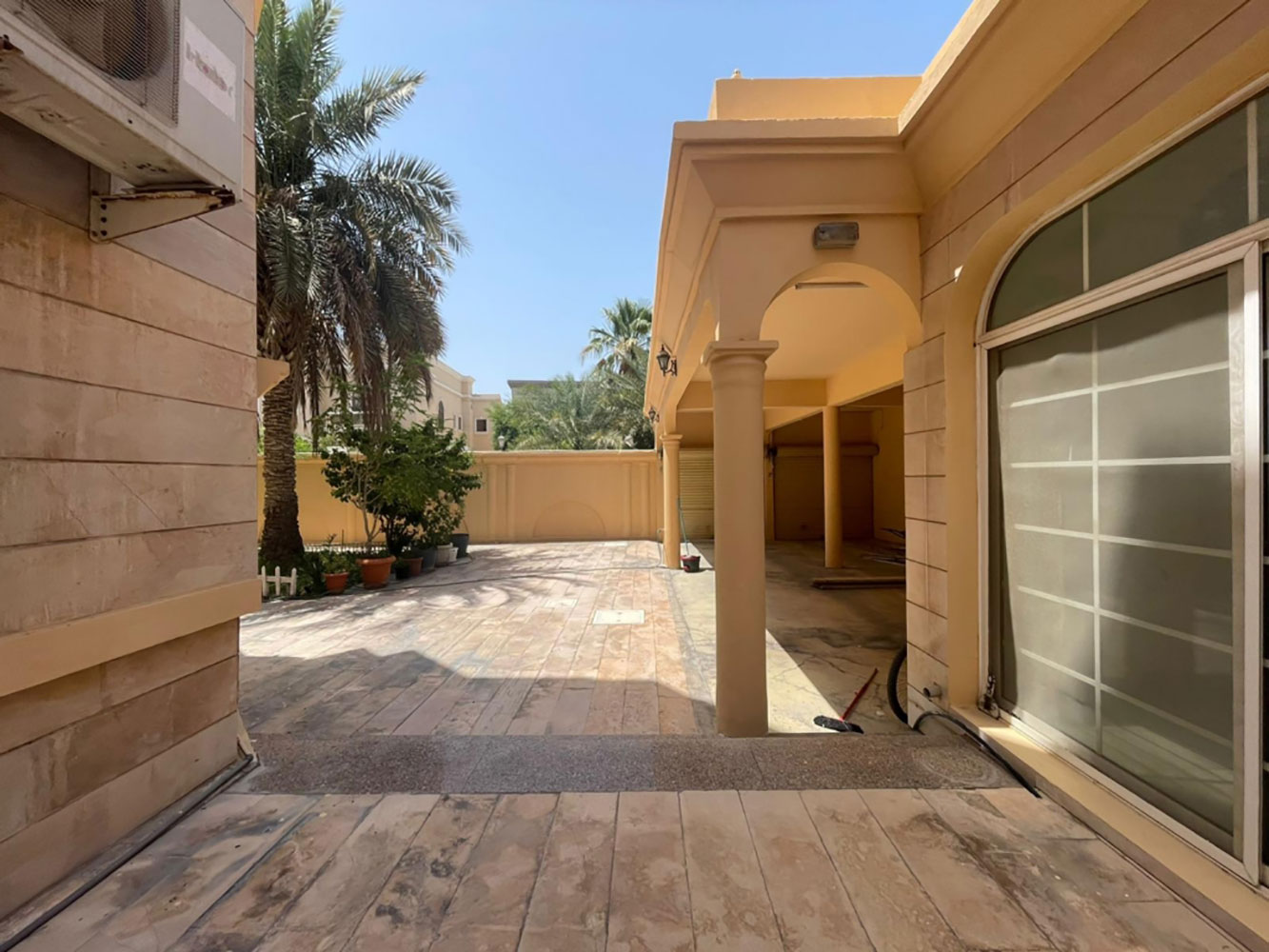 صورة فيلا للإيجار في ام الحصم #357 1