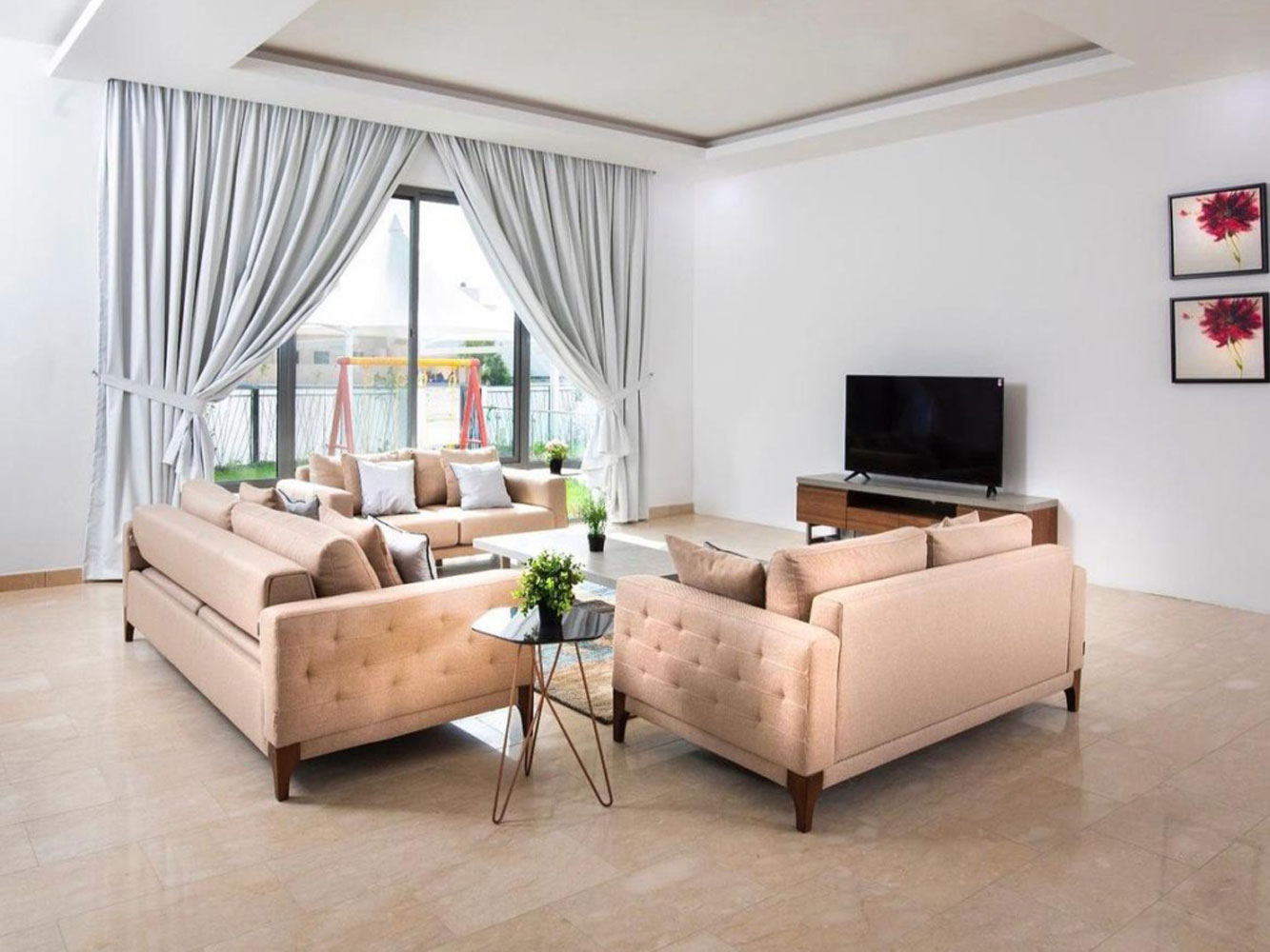 صورة فيلا للإيجار في سار #358 3