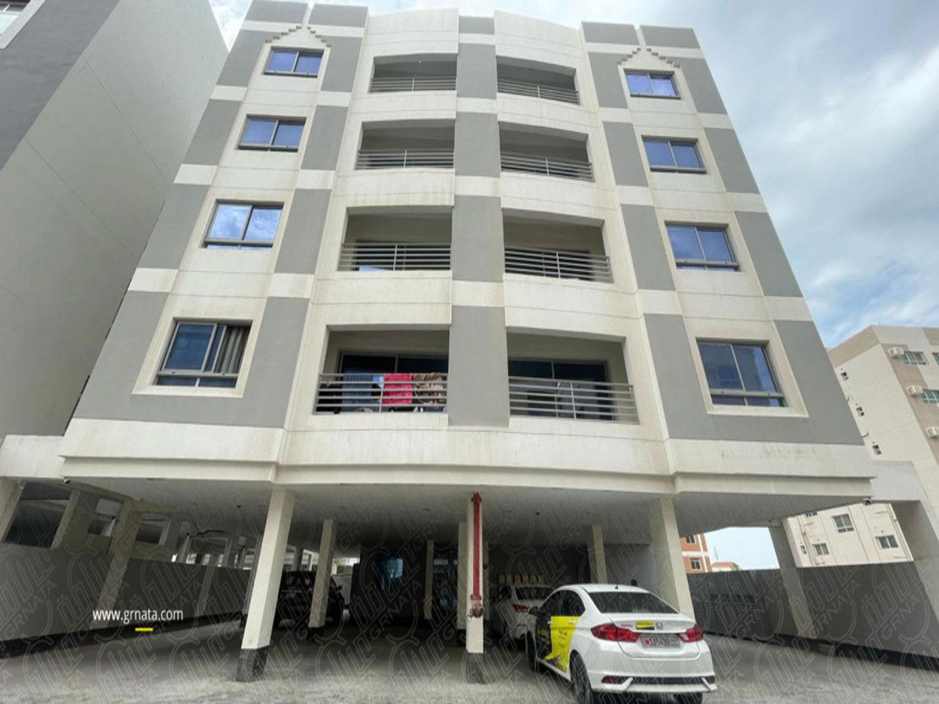 صورة مبنى للبيع في الجنبية #3942 1