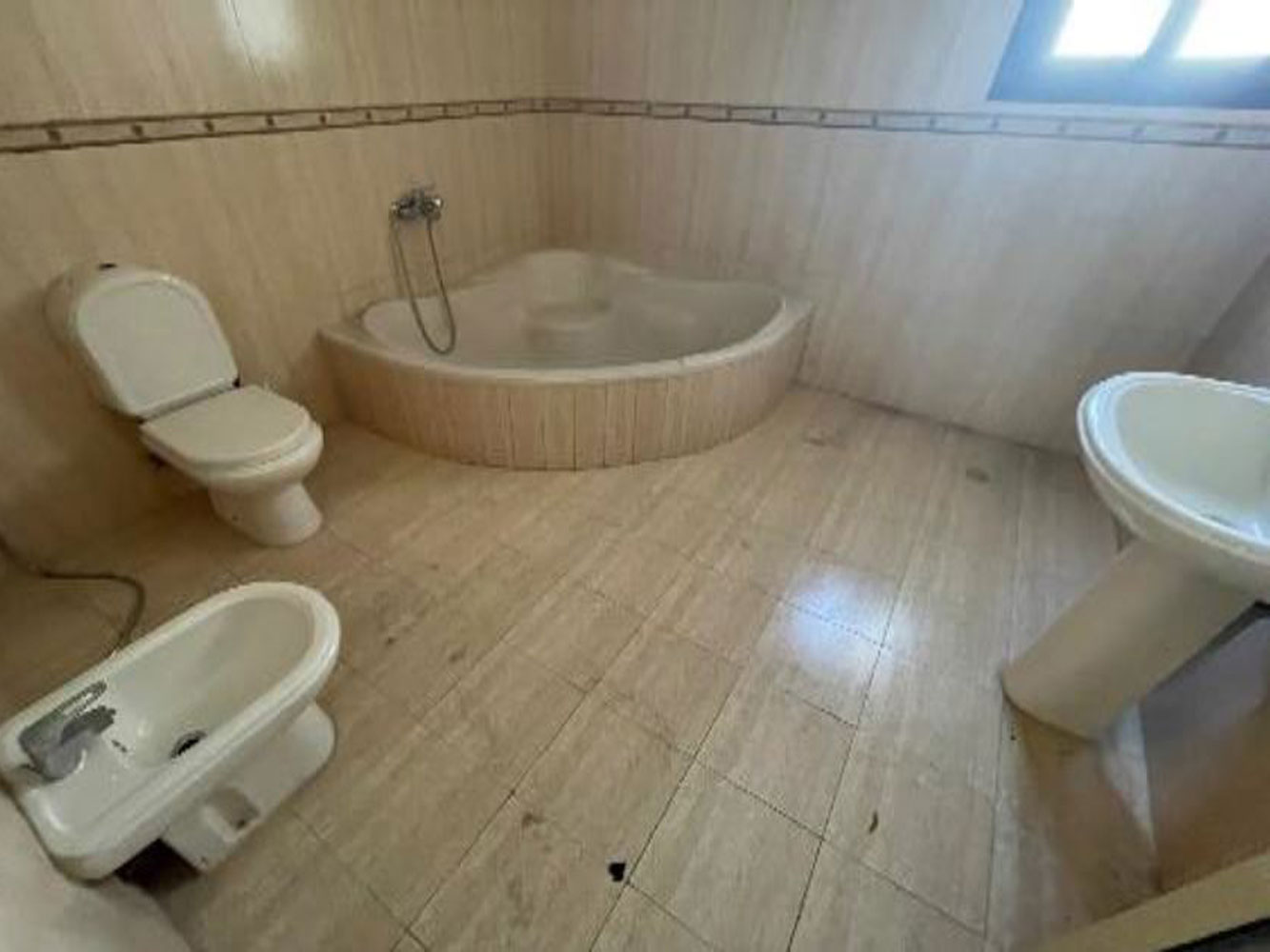 صورة فيلا للبيع في البسيتين #4705 5