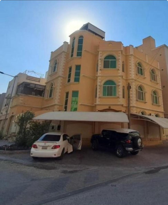 صورة مبنى للبيع في الرفاع الشرقي #5750 1