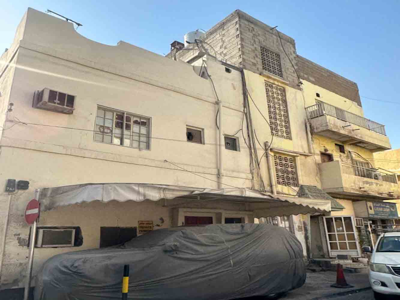 صورة مبنى للبيع في الحورة #6418 1