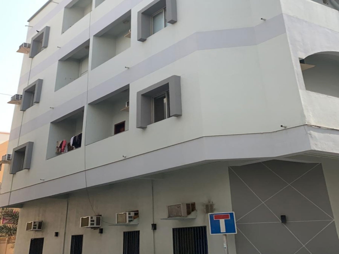 صورة مبنى للبيع في الحورة #666 3